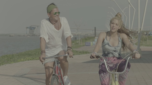 Carlos Vives & Shakira – La Bicicleta [iTunes Plus M4V – Full HD]