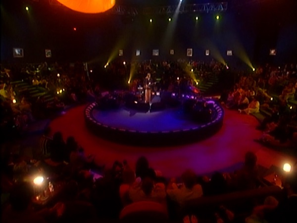 Joni Mitchell – Big Yellow Taxi (Live) [iTunes Plus M4V – SD]