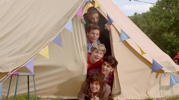 One Direction – Live While We’re Young [iTunes Plus M4V – Full HD]